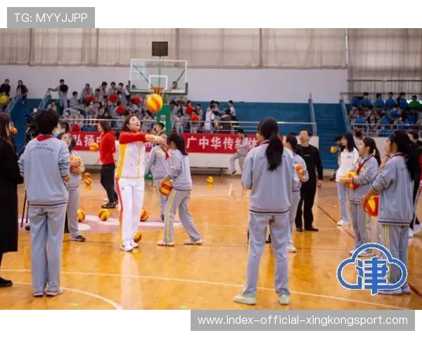 退役运动员回访青训营鼓舞新一代选手,退役运动员进校园